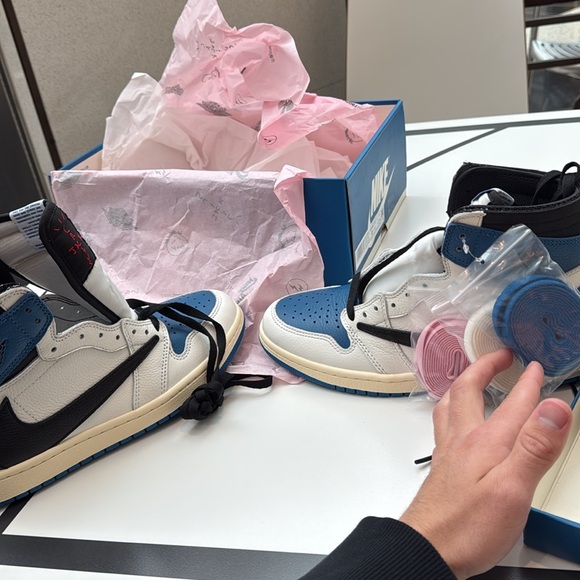 Travis Scott Jordan 1 Fragment Highs main image 4